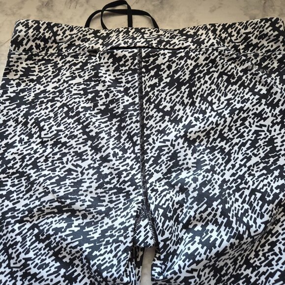 Nike Dri-Fit Athletic Leggings Black & White Print Women's Sz Med - Picture 2 of 13